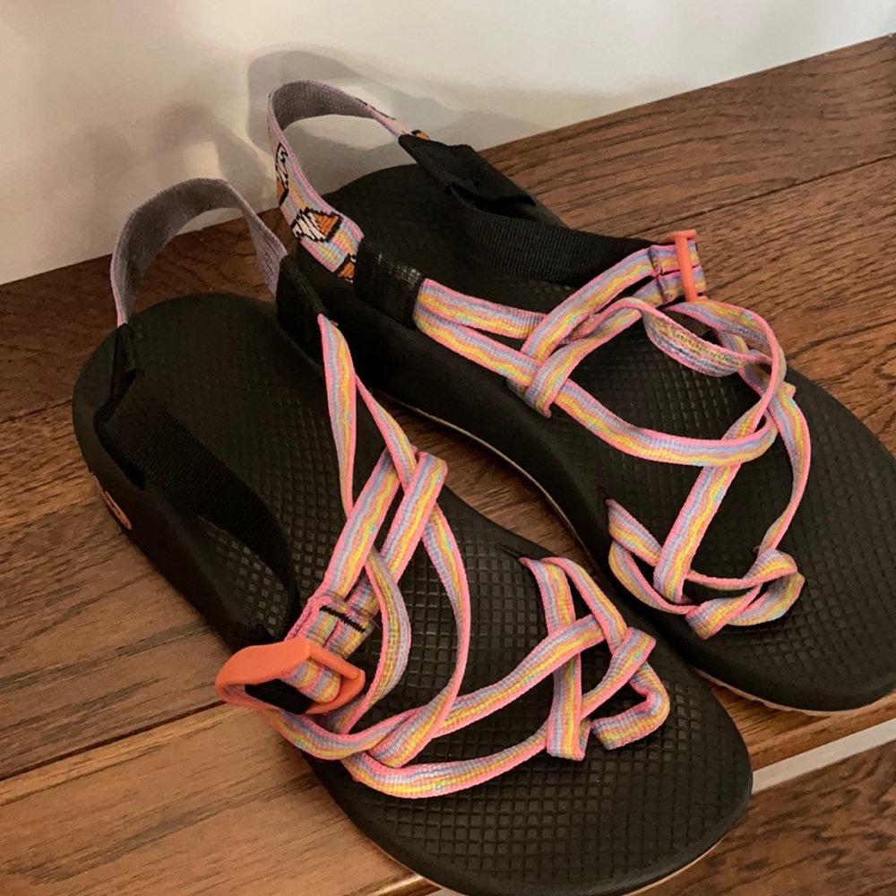 Adorable chacos